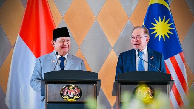 Mayor Teddy Sebut Prabowo Kerap Kunjungi Anwar Ibrahim Saat Dipenjara