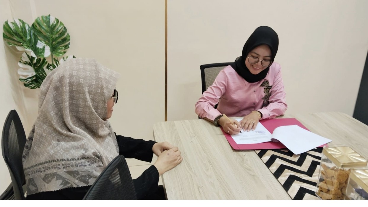 Dosen S1 Pendidikan Geografi Latih Pemetaan bagi Guru dan Murid SMA Labscool Unesa 1