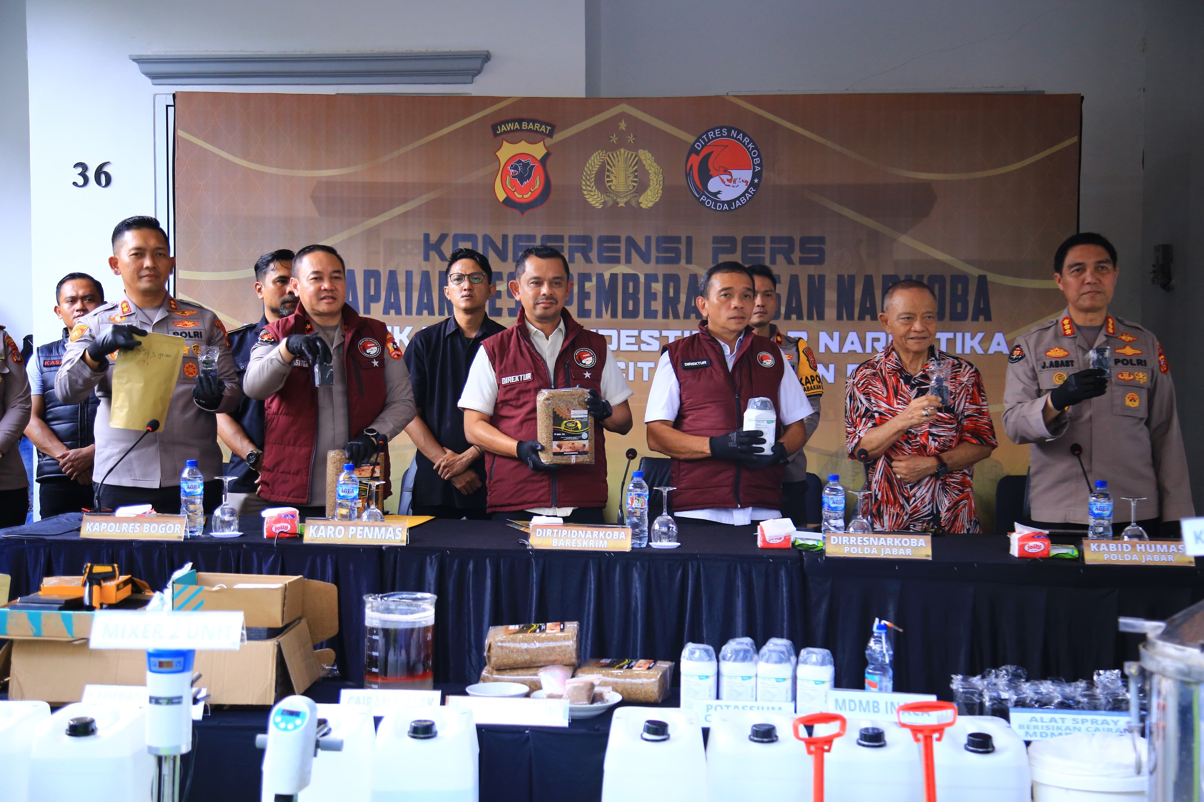 Polri Ungkap Laboratorium Clandestine Narkoba Terbesar di Jabar, Satu Ton Barbuk Disita