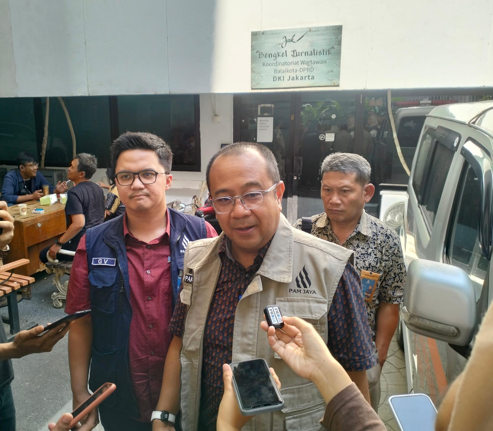 PAM Jaya Beri Bantuan Tandon Air ke Rumah Tangga Sederhana