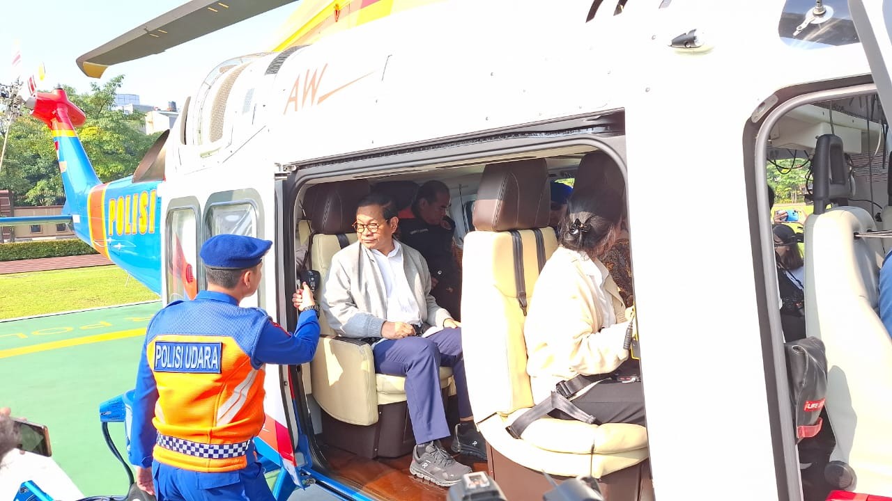 Pramono dan Kakorpolairud Pantau Banjir Jakarta via Udara