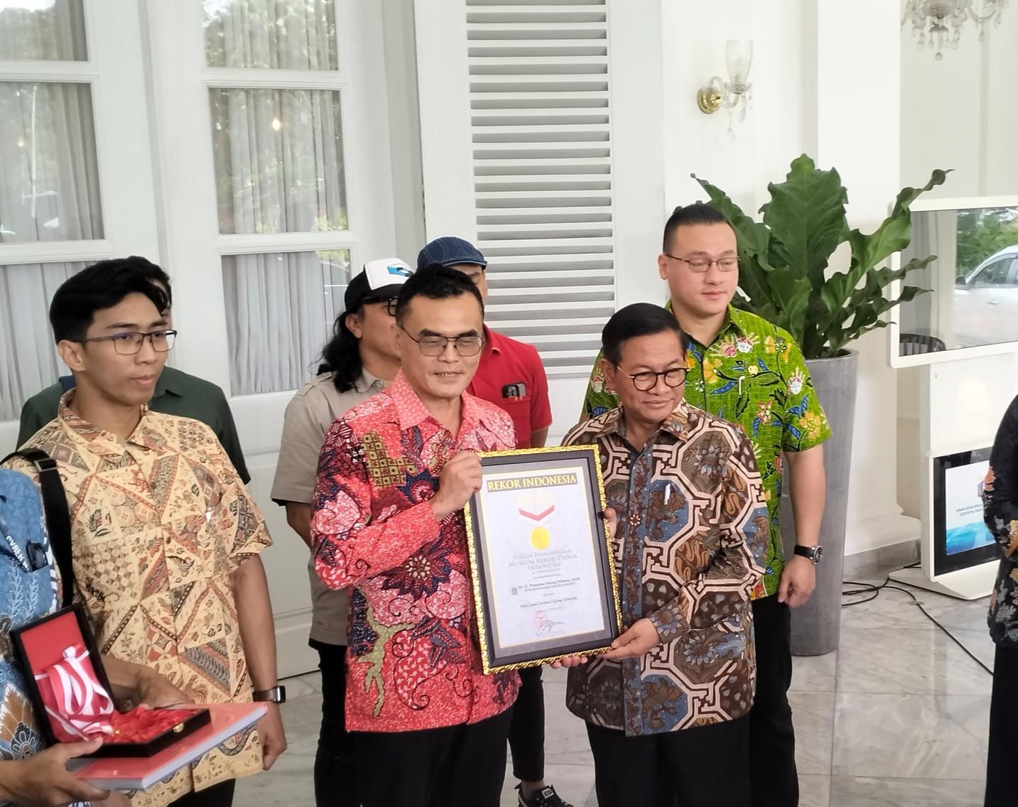 Sterilisasi Kucing Terbanyak Se-Indonesia, Gubernur Jakarta Pramono Terima Rekor MURI