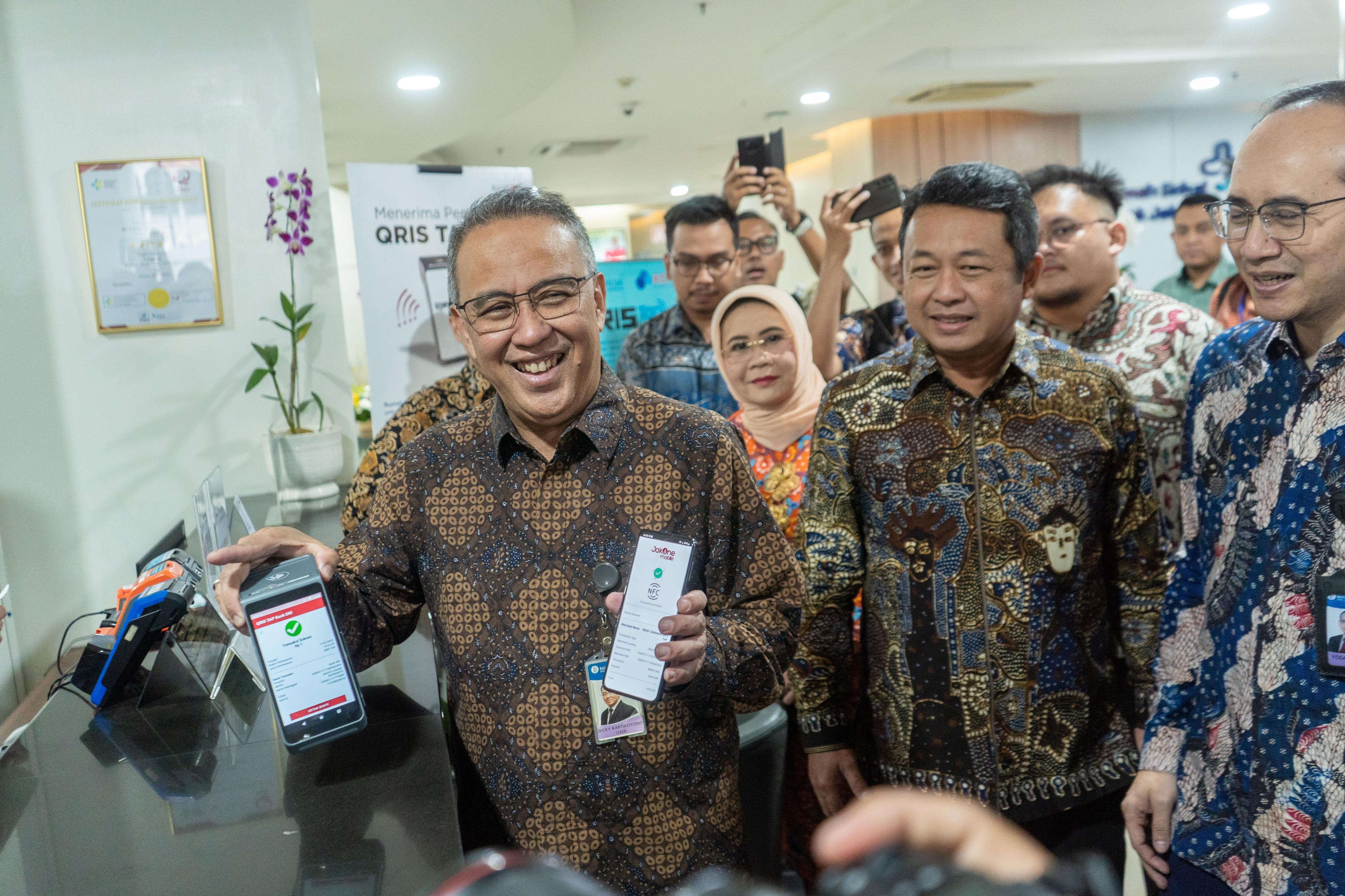 Dukung Layanan Kesehatan, Saat Ini Bayar  di RSUD Tarakan Bisa Pakai QRIS Tap NFC Lewat JakOne Mobile Bank DKI