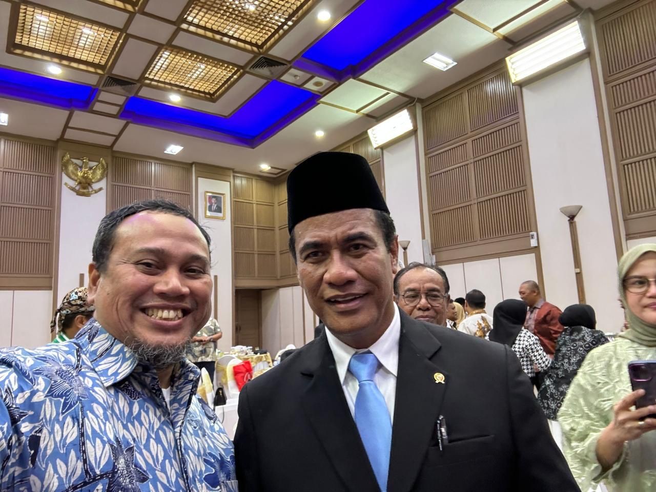Mantan Aktivis Unhas Bangga Mentan Amran Dapat Penghormatan Khusus dari Prabowo