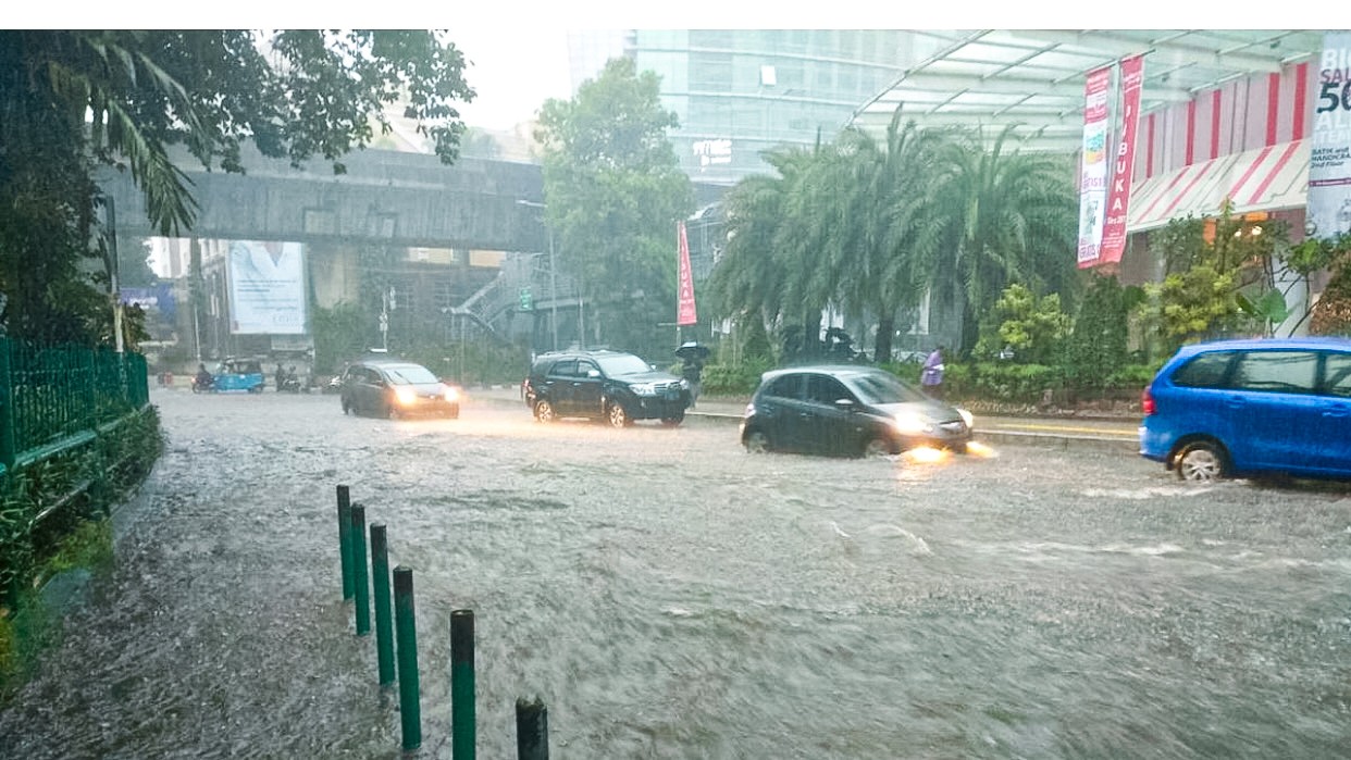 Nasehat Penyair Tentang Api dan Air Serta Angin Tiada Kompromi Seperti Kekuasaan yang Sukar Dikendalikan