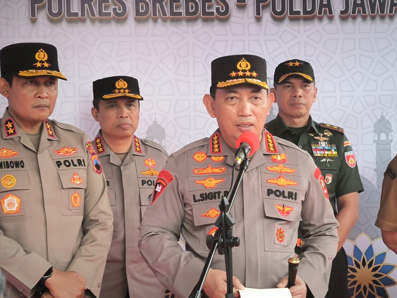 Kunjungi Posko Terpadu, Kapolri Pastikan Kesiapan Personel Operasi Ketupat 2025
