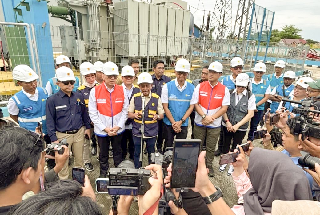 Lawatan ke Banjarmasin, Menteri Bahlil Pastikan Listrik PLN Aman Layani Idul Fitri