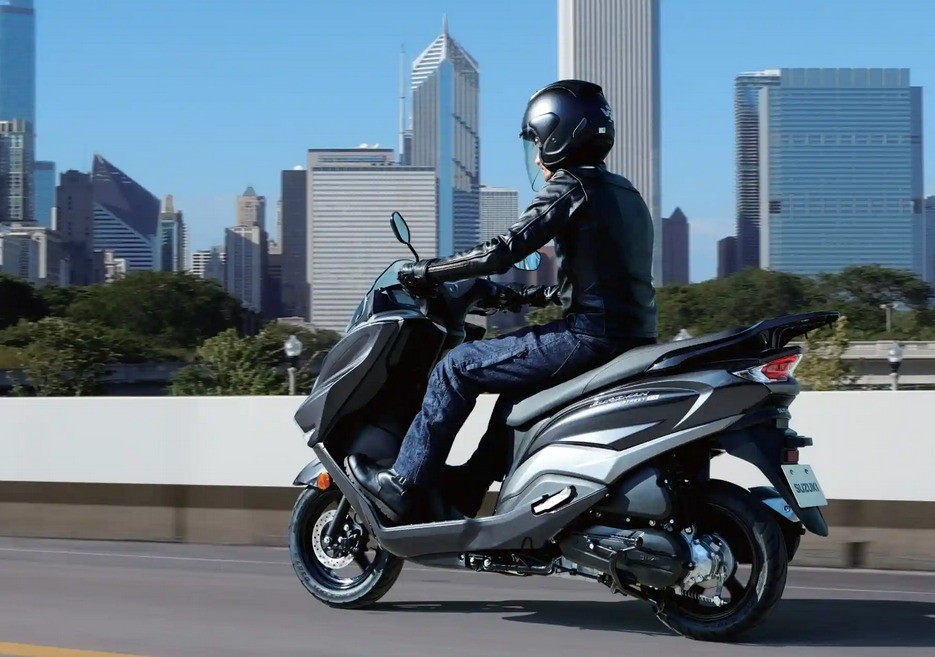 Suzuki Burgman Street 125EX: Skutik Premium dengan Teknologi Canggih dan Efisiensi Maksimal