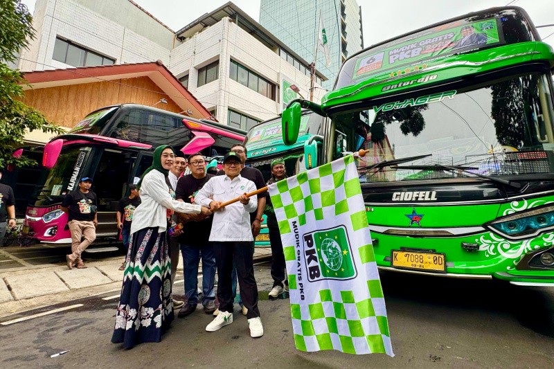 Ringankan Pemudik, Cak Imin Lepas 20 Bus Mudik Gratis PKB 2025