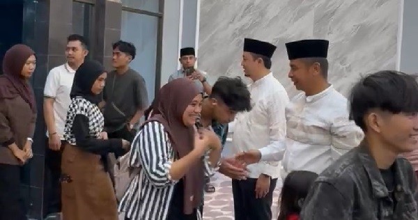 Anggota Komisi V DPR RI, Berangkatkan Ratusan Pemudik Gratis Jakarta-Kampar