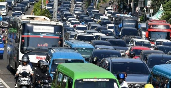 Antisipasi Kemacetan Lebaran, Gubernur Dedi Mulyadi Liburkan Supir Angkot dan Tukang Ojek di Puncak