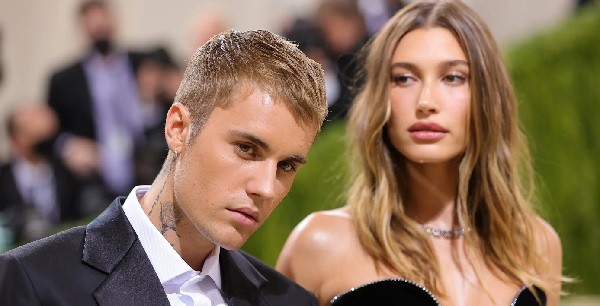 Hailey Bieber Klarifikasi Keputusan Tak Lagi Ikuti Justin di Instagram, Ungkap Kondisi Pernikahannya