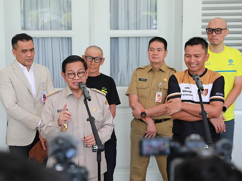 Temui Pramono di Balai Kota, CEO Persebaya Bersepeda Dari Surabaya ke Jakarta