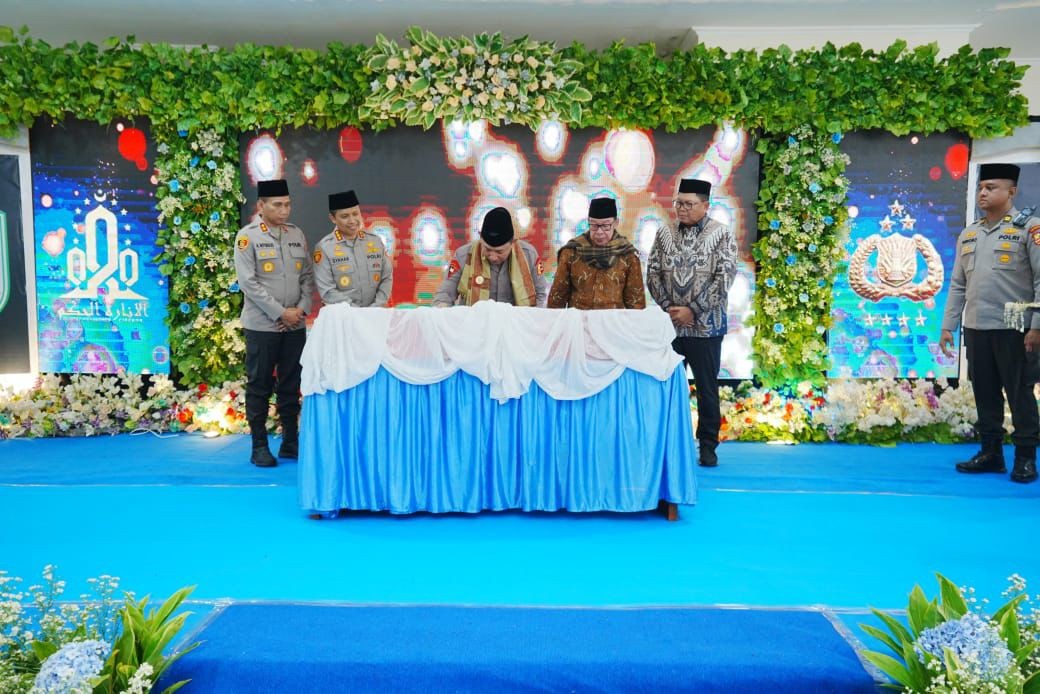 Kunjungi Buntet Pesantren Cirebon, Kapolri Resmikan Pondok