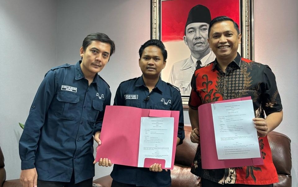 Iwakum dan Ronny Talapessy Teken MoU Perlindungan Hukum Bagi Wartawan
