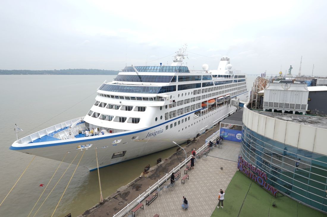 MV Insignia Tutup Rangkaian Kunjungan Kapal Pesiar di Pelabuhan Tanjung Perak pada Momentum Mudik Lebaran 2025