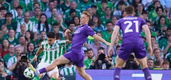 Betis Taklukkan Fiorentina 2-1 di Leg Pertama, Antony Bersinar