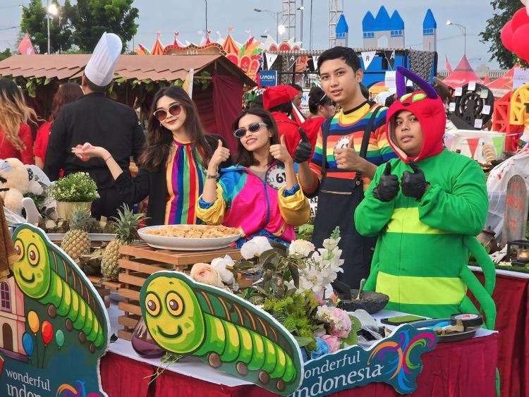 Tampil Penuh Warna Dan Keceriaan, Palm Park Hotel & Convention Surabaya Ramaikan Festival Rujak Uleg 2025
