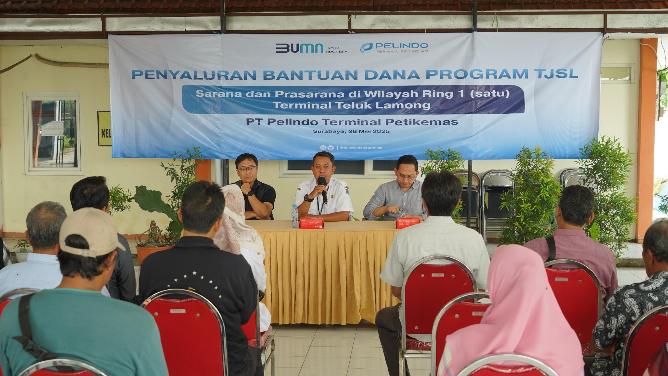 Pelindo Terminal Petikemas Dukung Pembangunan Sosial Ekonomi Masyarakat Melalui Bantuan Sarana dan Prasarana di Wilayah Terminal Teluk Lamong