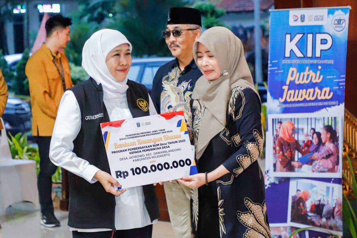 Tekan Angka Kemiskinan Esktrem, Gubernur Khofifah Salurkan Bantuan dan Zakat Produktif Untuk Masyarakat Mojokerto