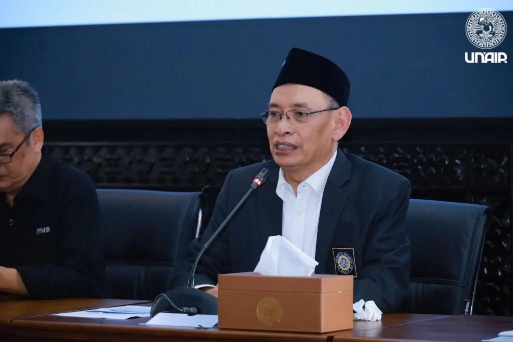 Cegah PHK Massal, Rektor UNAIR Dorong Investasi untuk Perbaikan Ekonomi