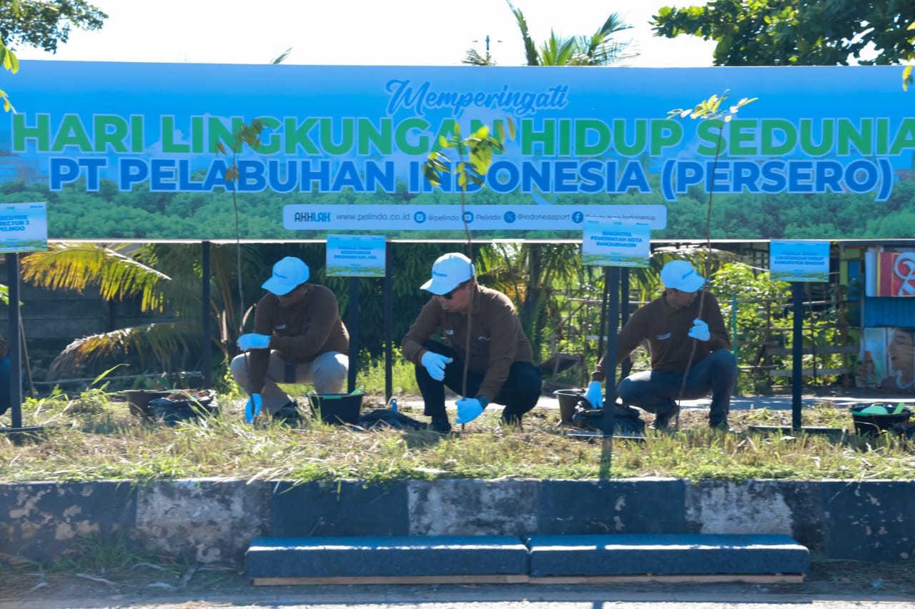 Peringati Hari Lingkungan Hidup, Pelindo Regional 3 Sub Regional Kalimantan Tanam 5000 Pohon Mahoni
