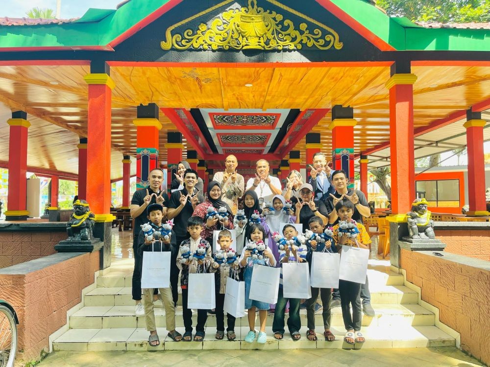 Grand Mercure Malang Mirama Ajak Anak Asuh Liburan ke New Wisata Mendit