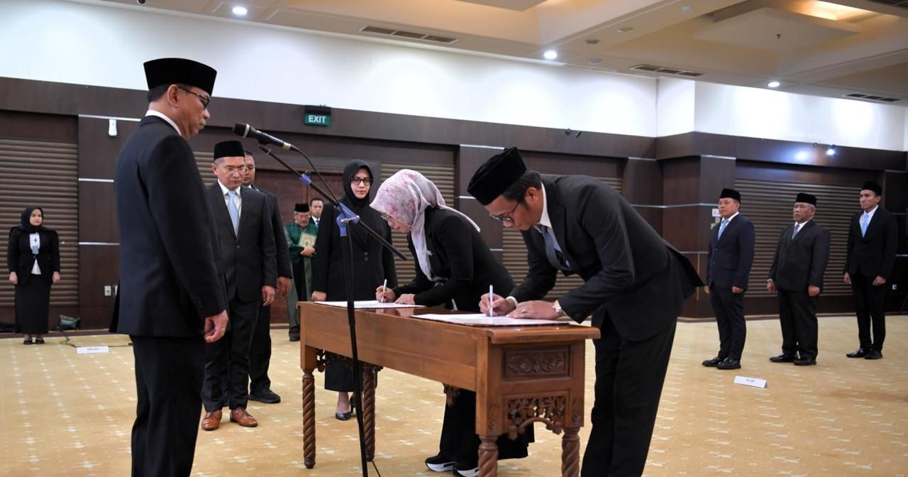 Lantik Pejabat Tinggi Pratama, Menkop: Tingkatkan Kinerja untuk Dukung Program Strategis Nasional