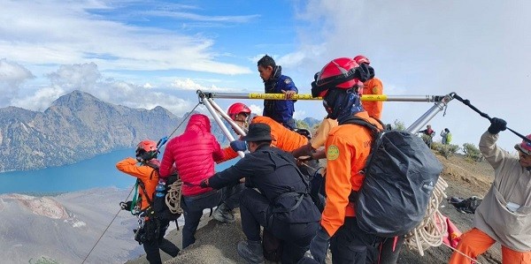 Pendaki Brasil Tewas Usai Terjatuh di Jurang Gunung Rinjani, Ditemukan di Kedalaman 600 Meter