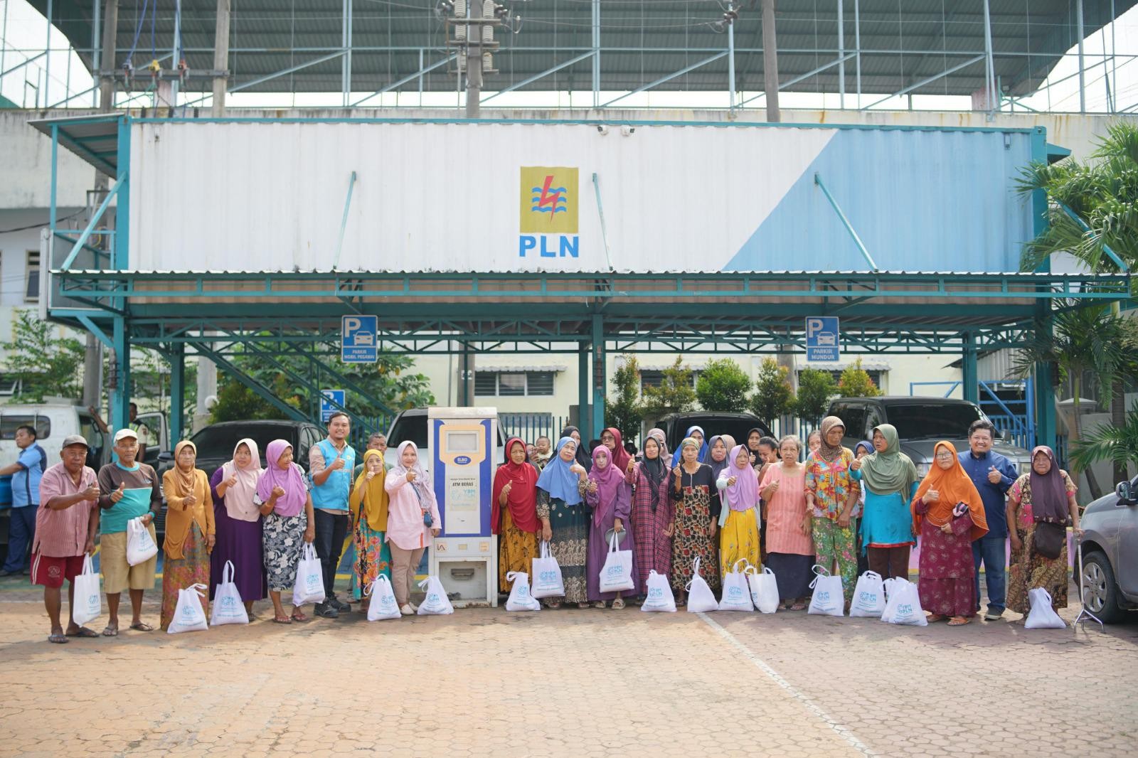 PLN Hadir untuk Rakyat, Tebar Kebahagiaan di Bidang Pendidikan hingga Ekonomi