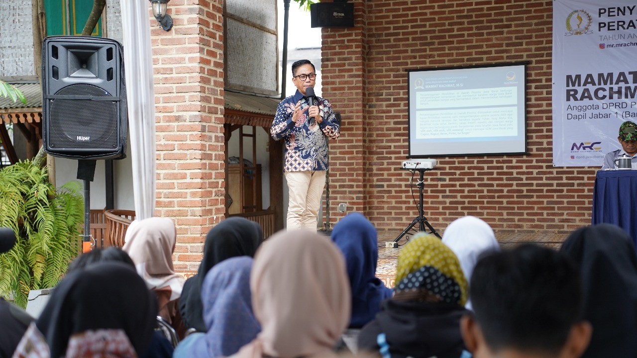Kang Rachmat: Pemerintah Harus Hadir dalam Menjamin Hak Pendidikan Warga