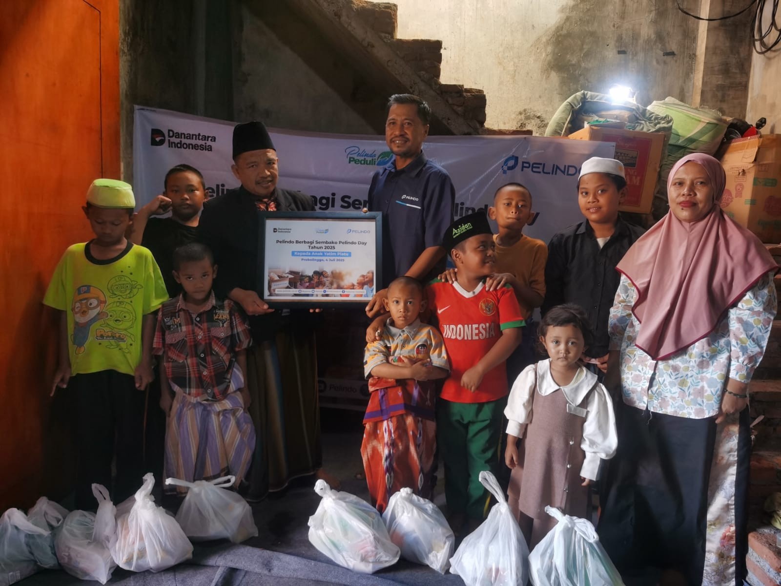 Peringatan Pelindo Day Pelabuhan Tanjung Tembaga Salurkan 100 Paket Sembako ke Panti Asuhan Al-Umah