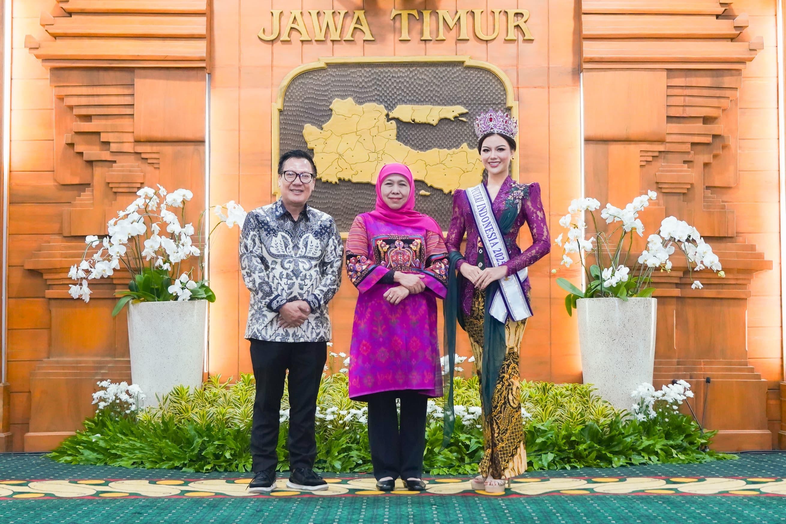 Sambut Hangat Puteri Indonesia 2025 Pulang ke Jatim, Gubernur Khofifah: Gaungkan Pariwisata dan Budaya Jawa Timur di Kancah Internasional