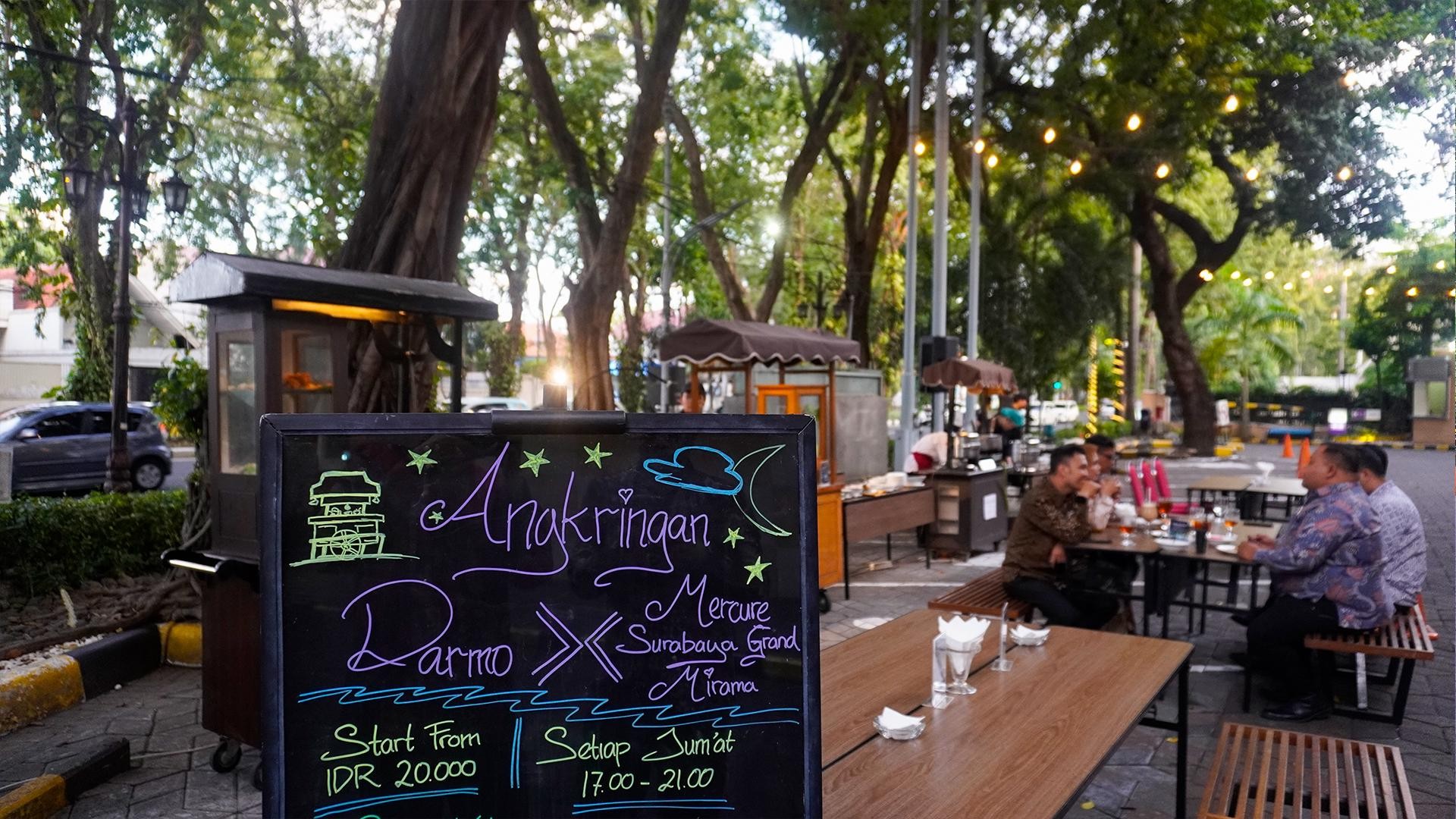 Aneka Kuliner “Pasar Malam Darmo” – Hangatnya Kebersamaan di Jumat Sore