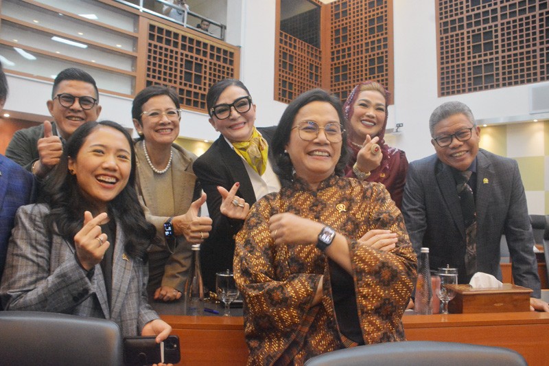 Foto Bareng Sebelum Mengikuti Raker di DPR