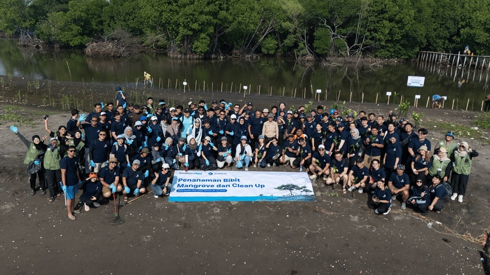 Zurich Indonesia Tegaskan Komitmen Keberlanjutan Lewat Aksi Nyata Penanaman Mangrove