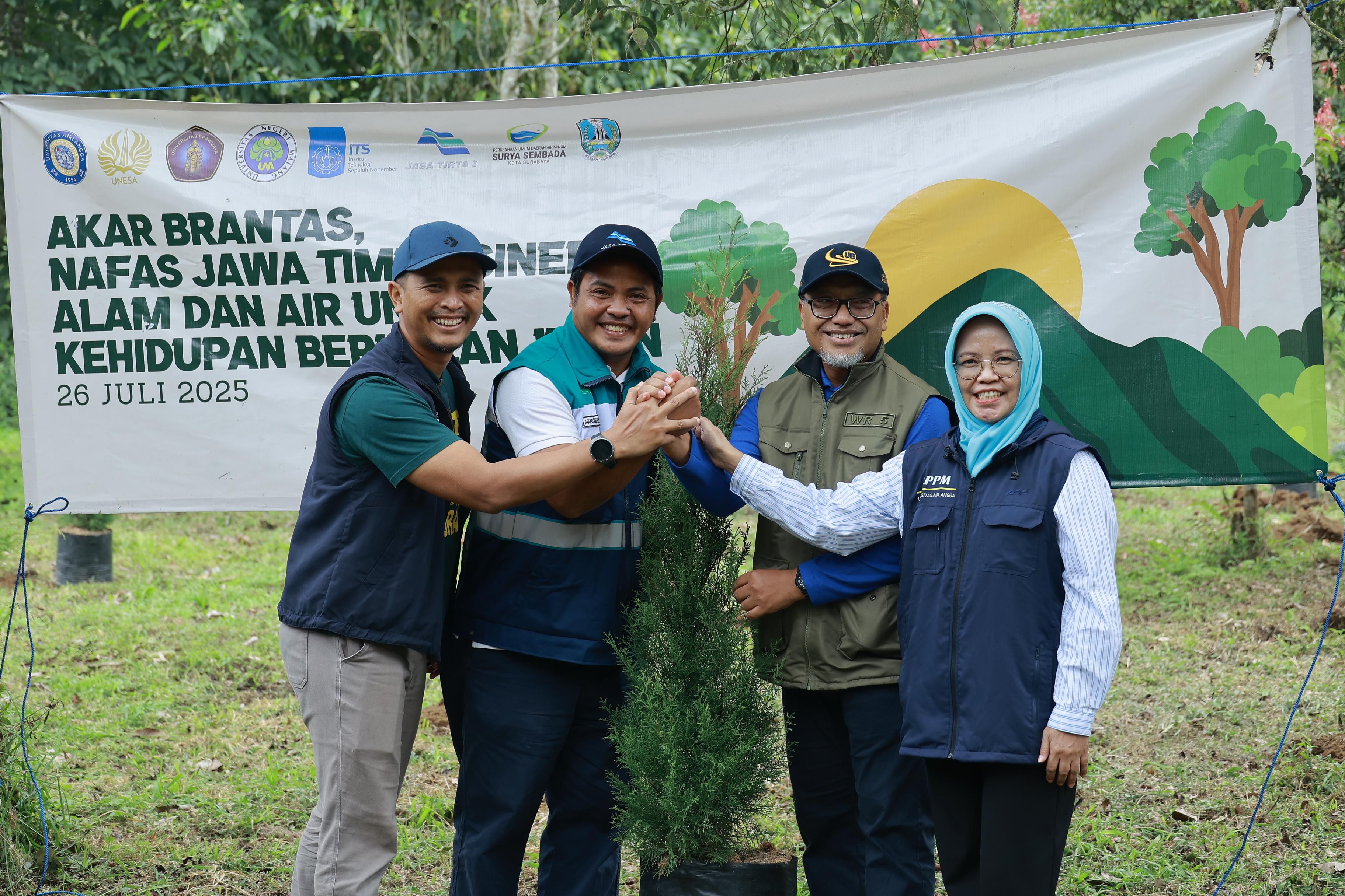 Jawab Ancaman Krisis Air, UNAIR Gagas Aksi Tanam Pohon di Sumber Brantas