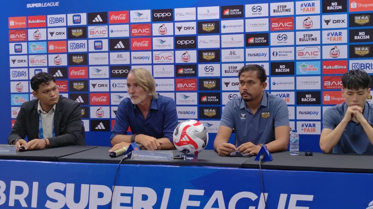 Jan Olde Riekerink Kecewa Berat Dewa United Kalah di Kandang Sendiri dari Malut United