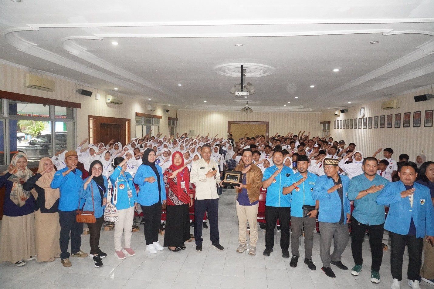 Pelindo Tanjung Intan Terima Kunjungan Peserta GADA Bercahaya, Tanamkan Wawasan Kepelabuhanan pada Generasi Muda