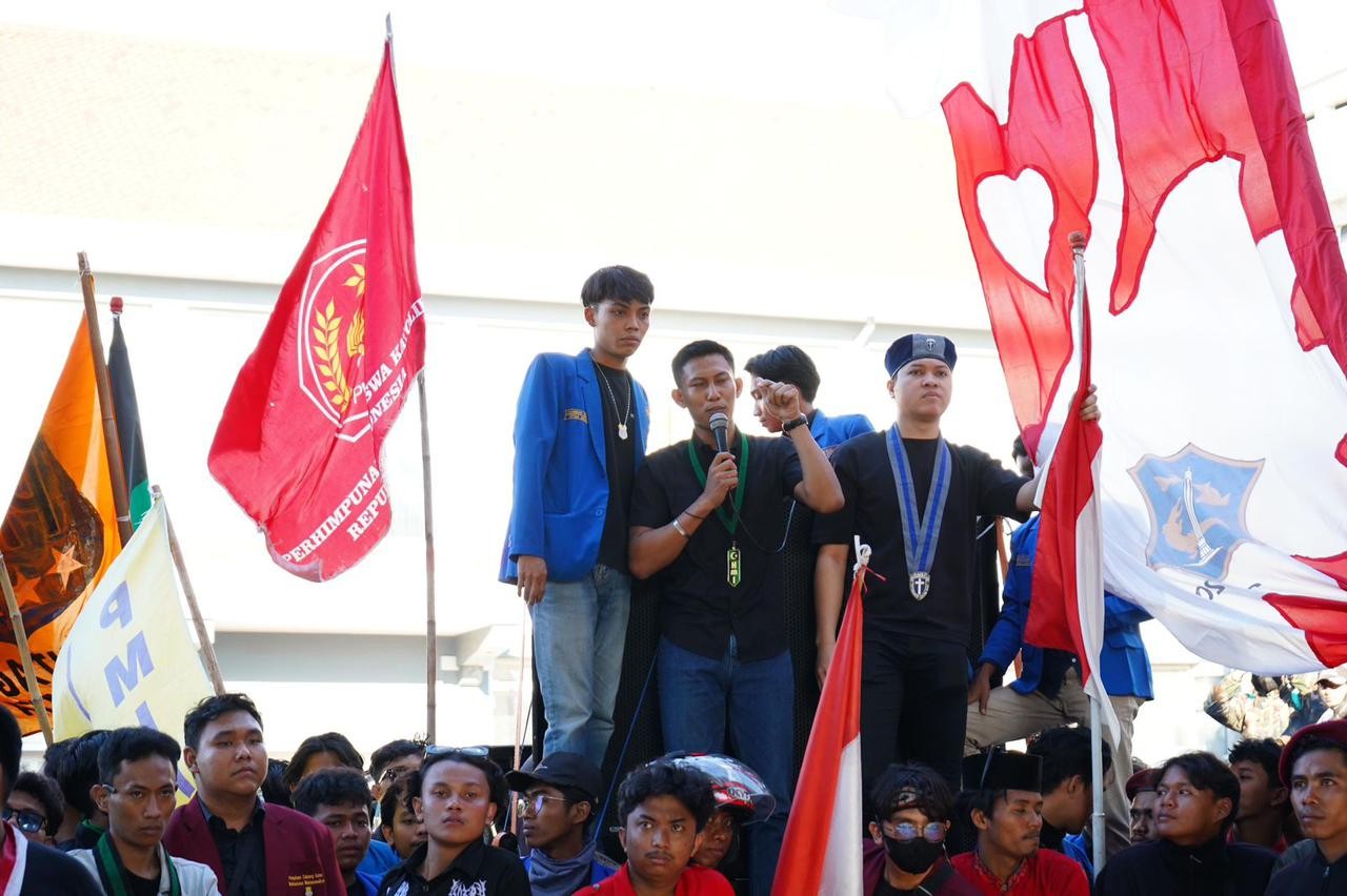 HMI Surabaya Sesalkan Kericuhan Aksi Solidaritas di Polrestabes, Serukan Masyarakat Tak Terprovokasi