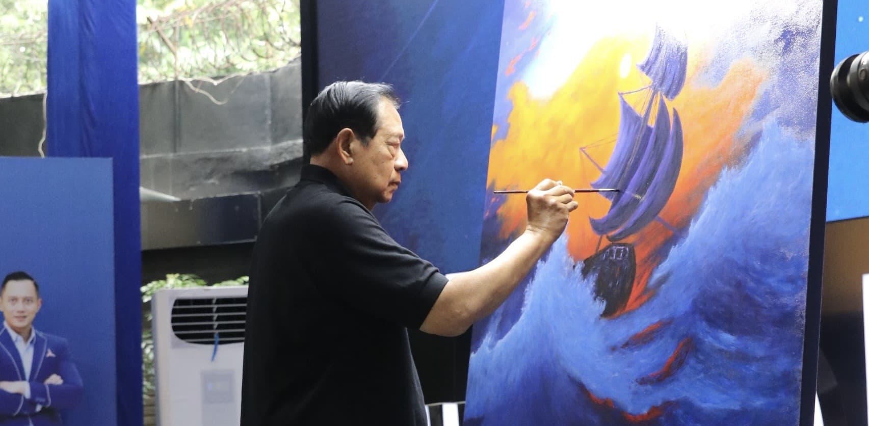 Rayakan HUT ke-24, SBY Serahkan Lukisan 'Only The Strong' Kepada Kader Demokrat