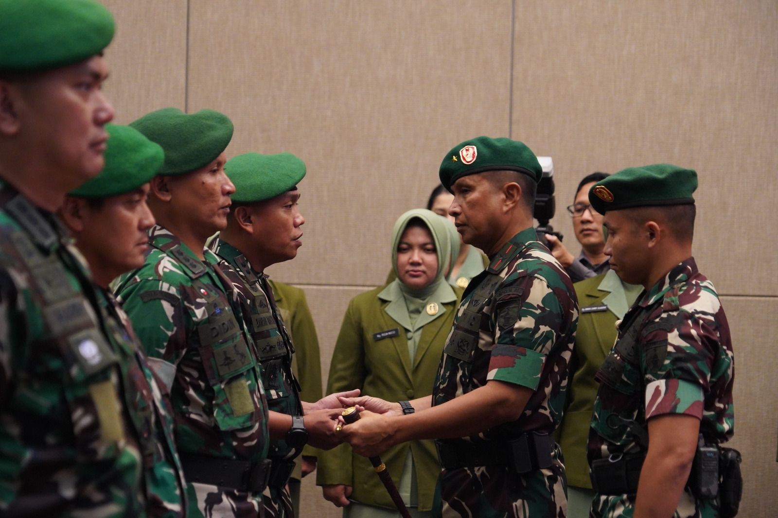 Pergantian Jabatan Strategis di Korem 084/Bj, Danrem Pimpin Langsung Upacara Sertijab