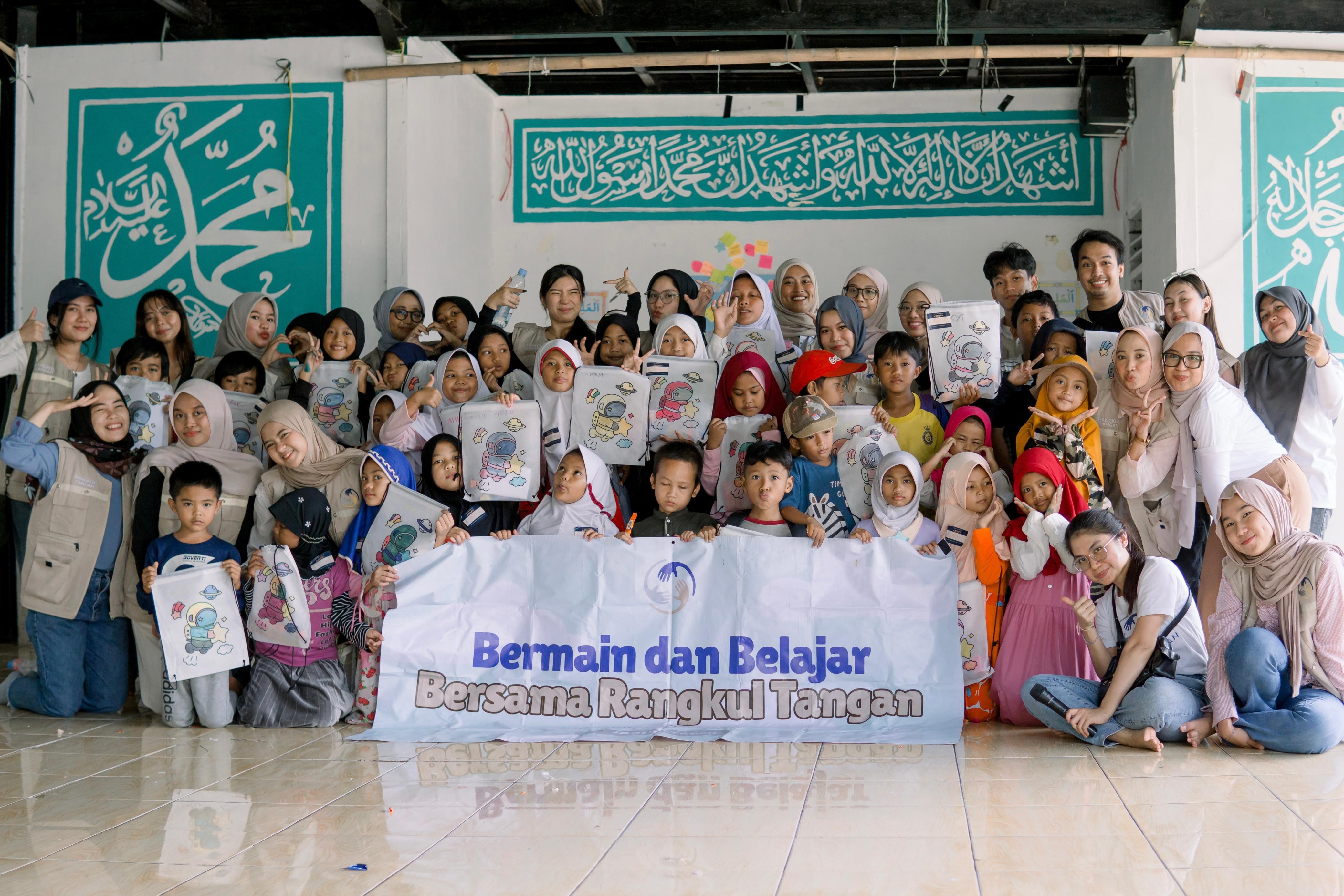 Rangkul Tangan Hadirkan Program #SabtuMengajar untuk Dukung Literasi Dasar Anak Prasejahtera