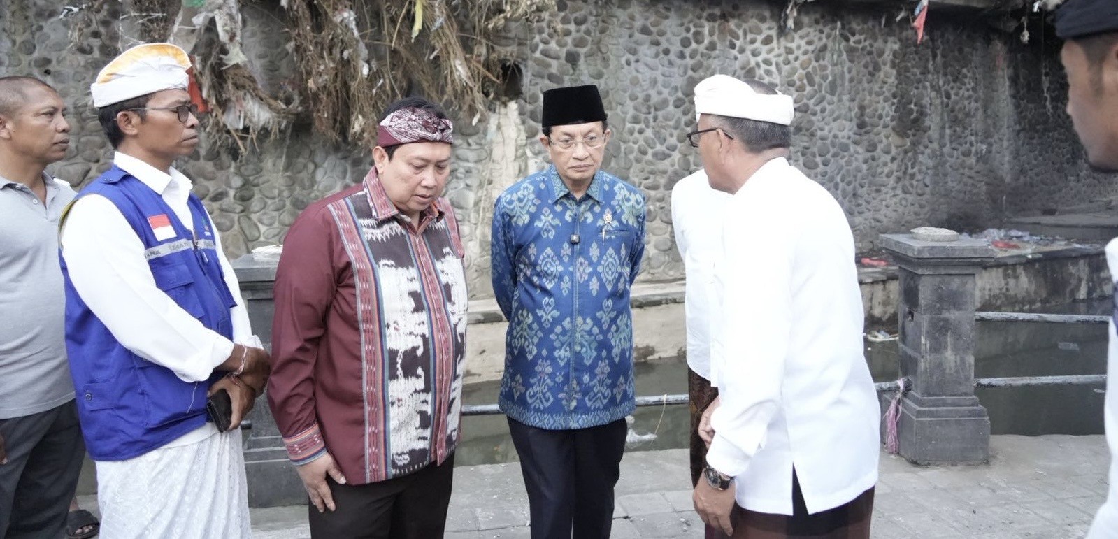 Temui Penyintas Banjir di Bali, Menag Salurkan Bantuan Rp300 Juta