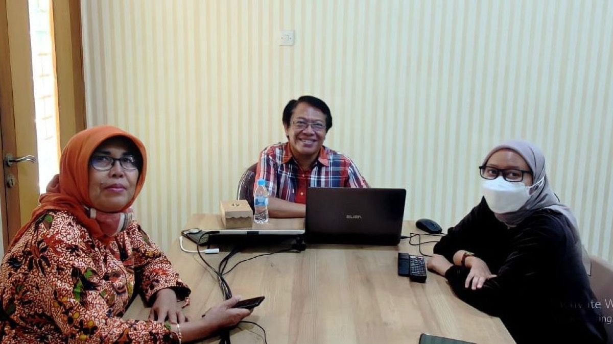 Wisudawan S3 Kimia ITS di Usia 63 Tahun: Menjadi Inspirasi dalam Menuntut Ilmu Tanpa Batas Usia