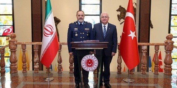 Kepala Pertahanan Iran dan Turki Incar Kemitraan Keamanan yang Lebih Kuat