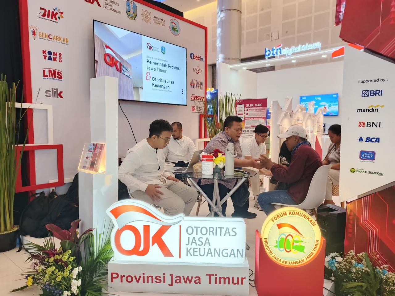 Pojok Keuangan Rakyat Hadir di Jatim Fest 2025: Dorong Literasi dan Akses Keuangan untuk Masyarakat
