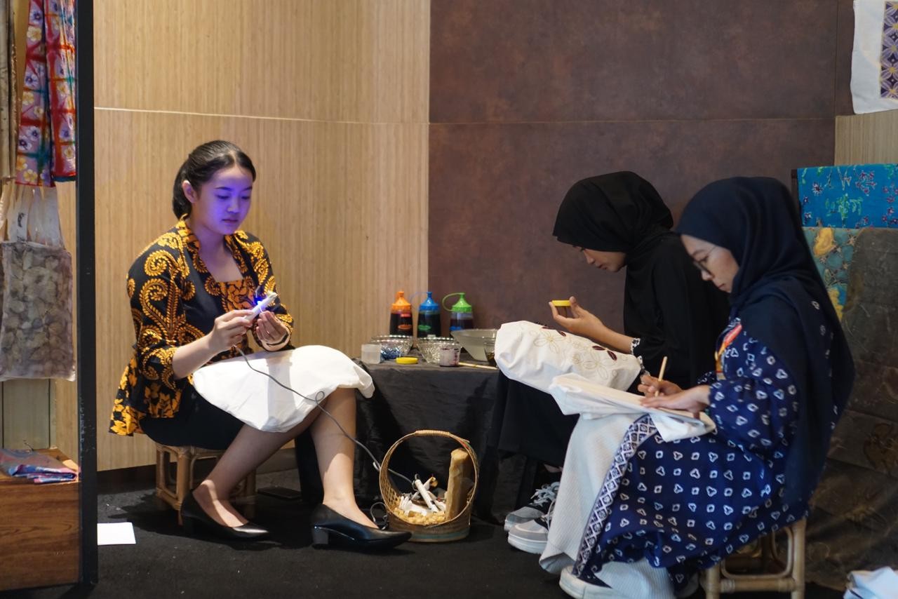 The Southern Hotel Surabaya Hadirkan Pojok UMKM Spesial Hari Batik: Batik Berkelanjutan dari Daur Ulang Linen Hotel