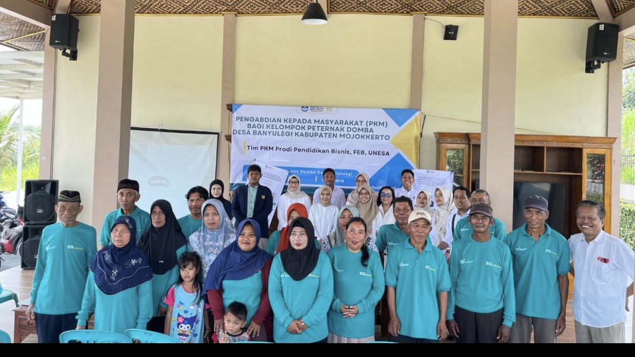 Dosen Unesa Latih Strategi Branding bagi Kelompok Peternak Domba Desa Banyulegi, Mojokerto