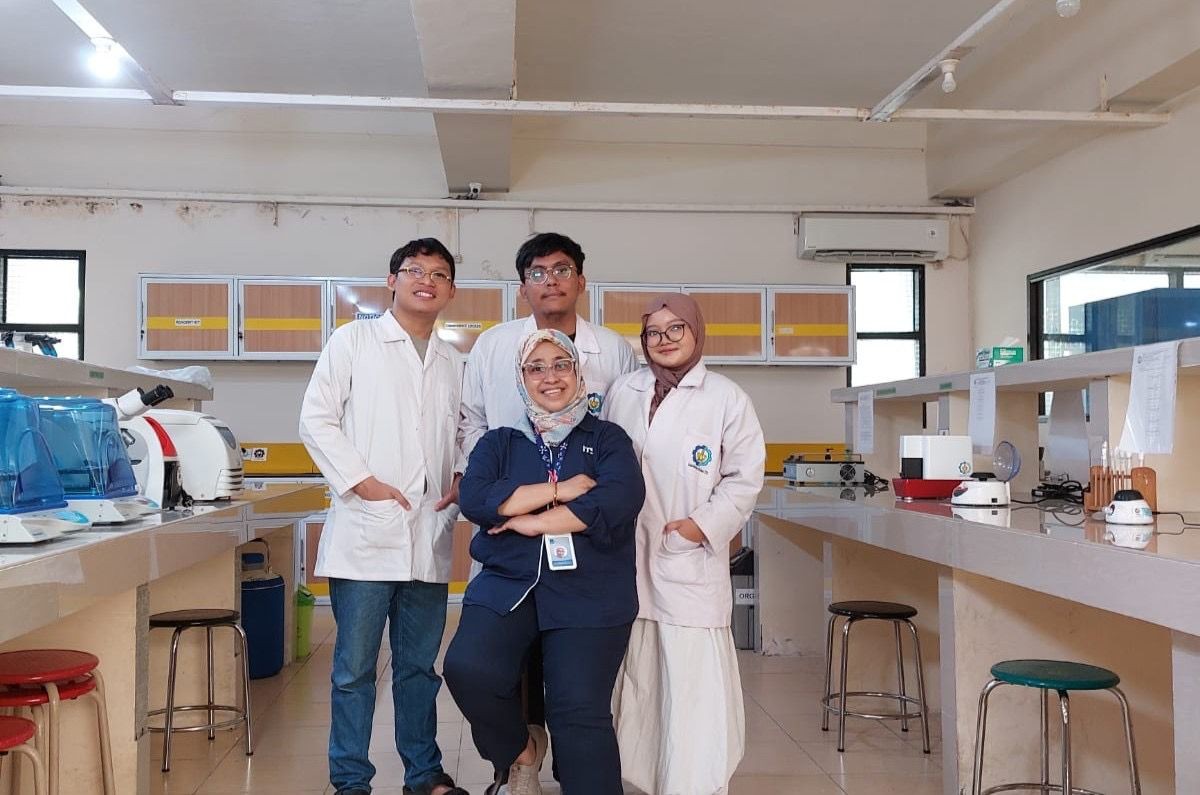 Profesor ITS Temukan Bakteri Mangrove Pengurai Sampah Plastik